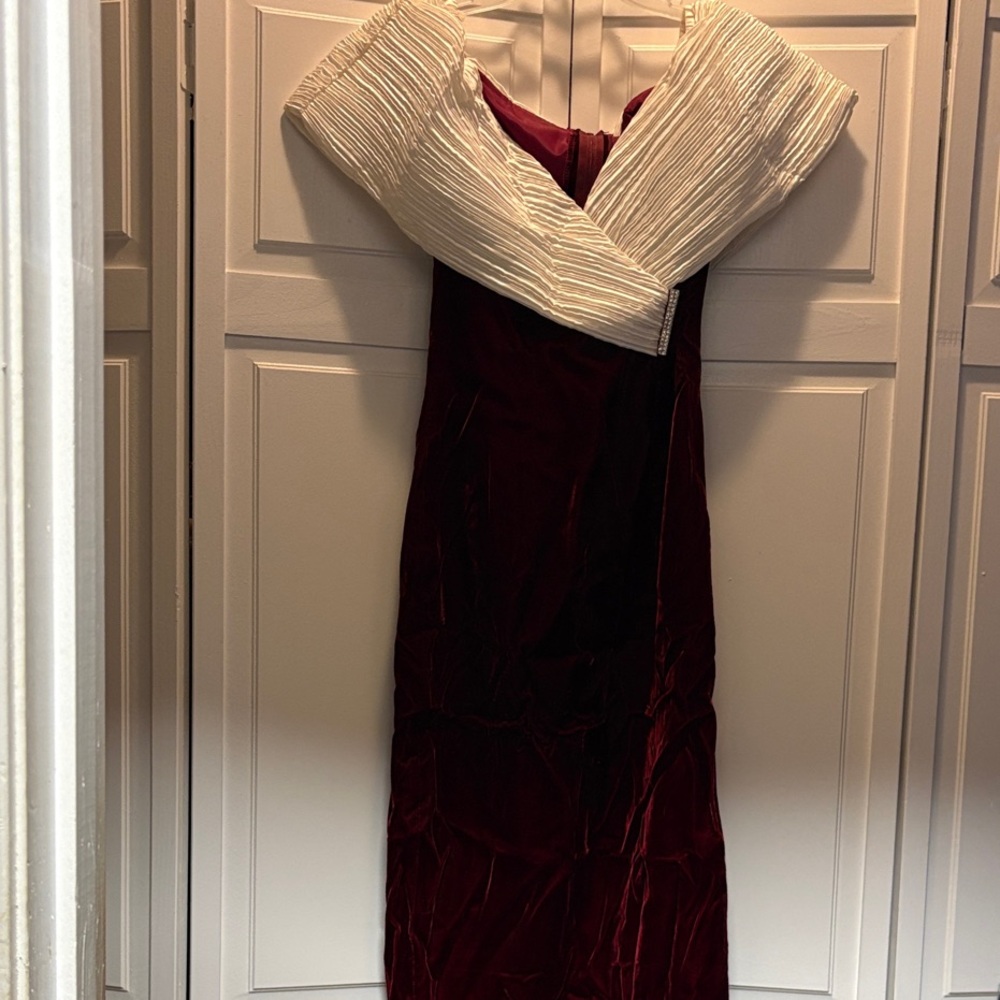 Elegant Vintage Burgundy Velvet Off-Shoulder Evening Dress